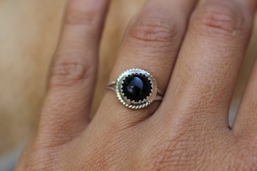 Round Ridge Black Onyx Ring