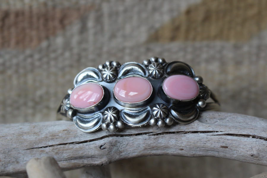 Pink Conch Blossom Bracelet